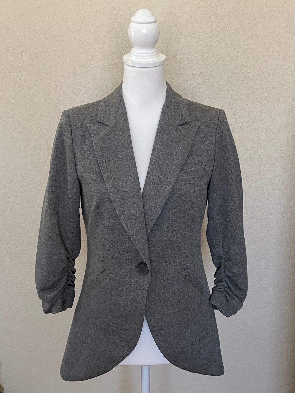 Gibson Women’s Grey Single Botton Ruched Sleeve Knit Blazer Sz S
